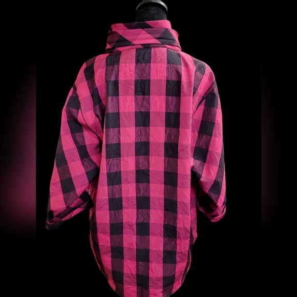 Peter Nygard M Red/Black 100% Polyester button up top - Picture 9 of 11